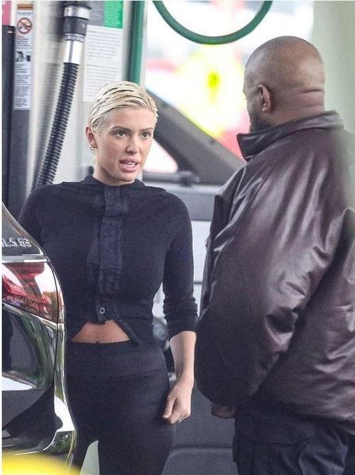 坎爷生活照,揭秘街头传奇的平凡时光